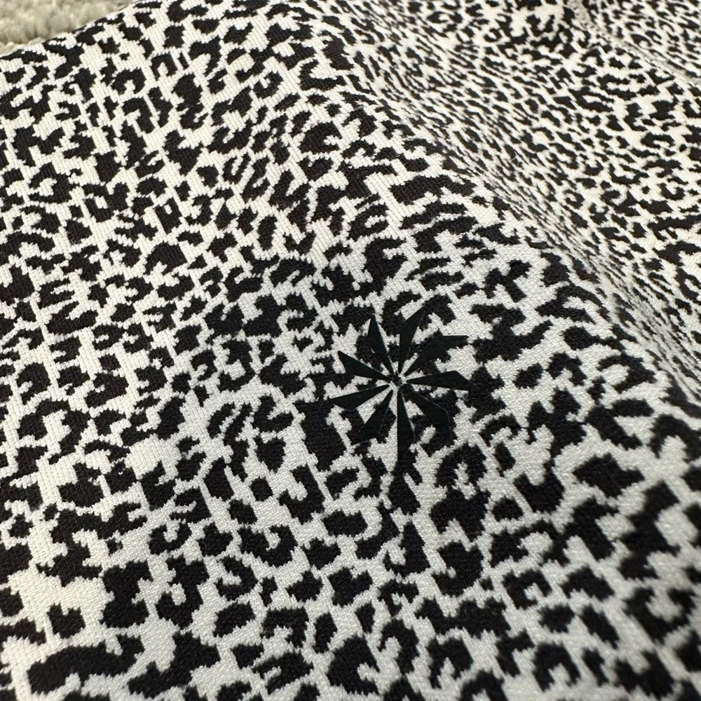 Athleta black and white micro leopard print crop leggings, SP - Picture 4 of 6